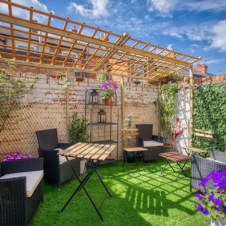 *New* Chester Canal Side 2 Bed Character Home Экстерьер фото