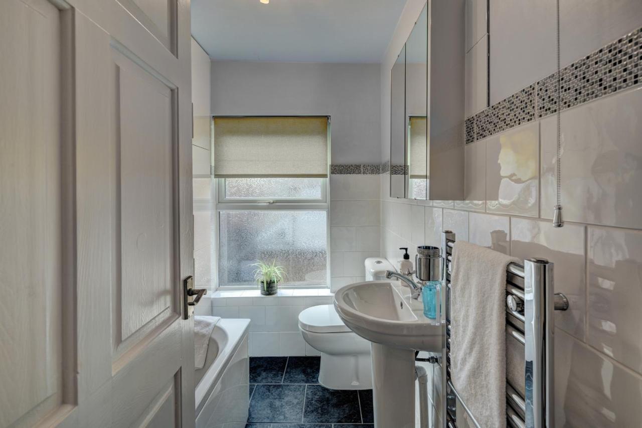 *New* Chester Canal Side 2 Bed Character Home Экстерьер фото
