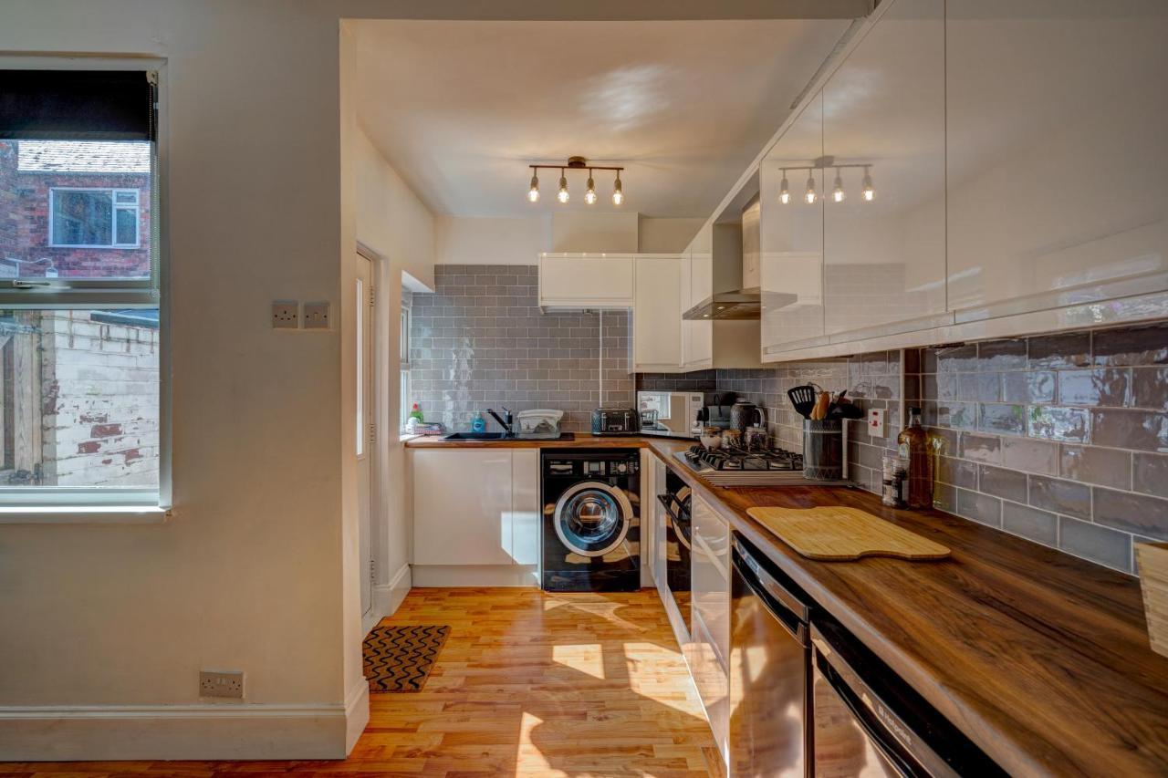 *New* Chester Canal Side 2 Bed Character Home Экстерьер фото