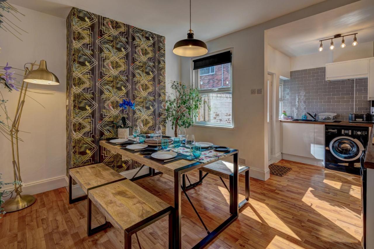 *New* Chester Canal Side 2 Bed Character Home Экстерьер фото