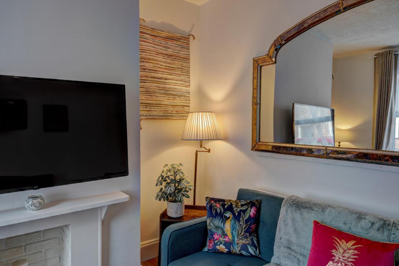 *New* Chester Canal Side 2 Bed Character Home Экстерьер фото